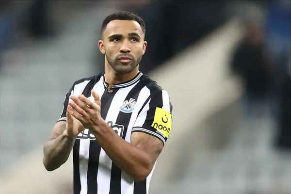 Howe Confirms He’s Had “Conversations” With Newcastle Ace Amid Reports Of Chelsea Enquiry