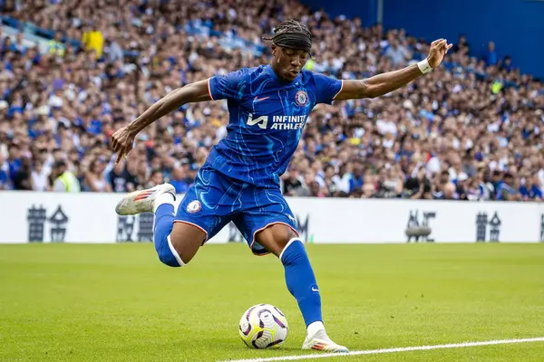 ‘A Great Signing’ ‘Howe Will Turn Him Into A World Class Player’ Fans React As Newcastle Eye Swoop For Chelsea Ace