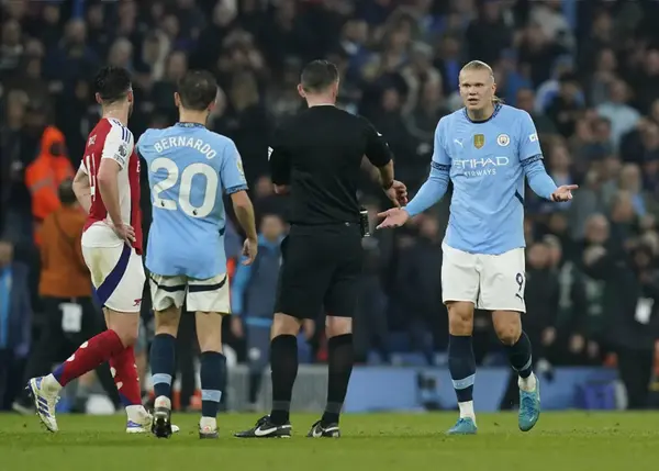 “Very Lucky” – Ex-Referee Delivers Verdict As Key City Star Is Allowed To Face Newcastle After Arsenal Controversy