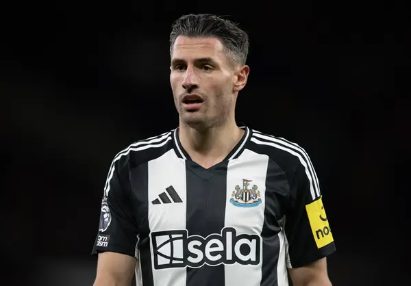 “Thanks For Staying”, “Machine” – Newcastle United Fans React To 220-Game Star Agreeing New Contract