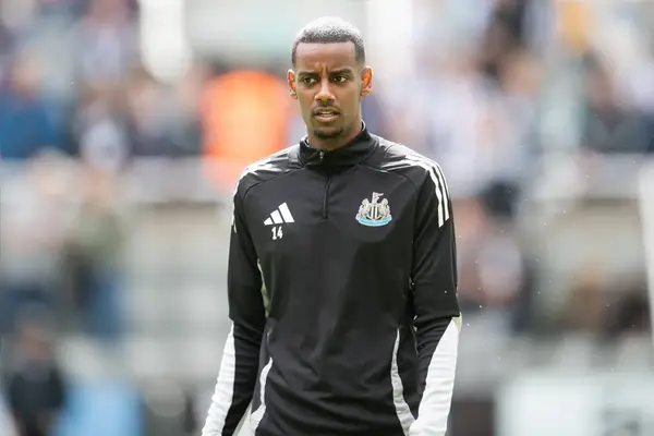 “As Things Stand” – Journalist Reveals Newcastle Striker’s Transfer Stance As Club Make Enquiry Over Record Deal