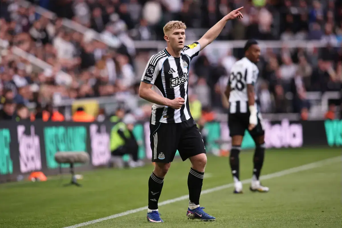 Newcastle United Face ‘Battle’ To Keep £55M Rated Defender Amid Interest From Bayern And 4 PL Clubs